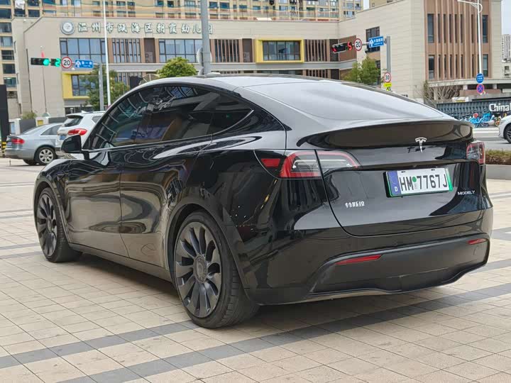 Фото 8 - Tesla Model Y