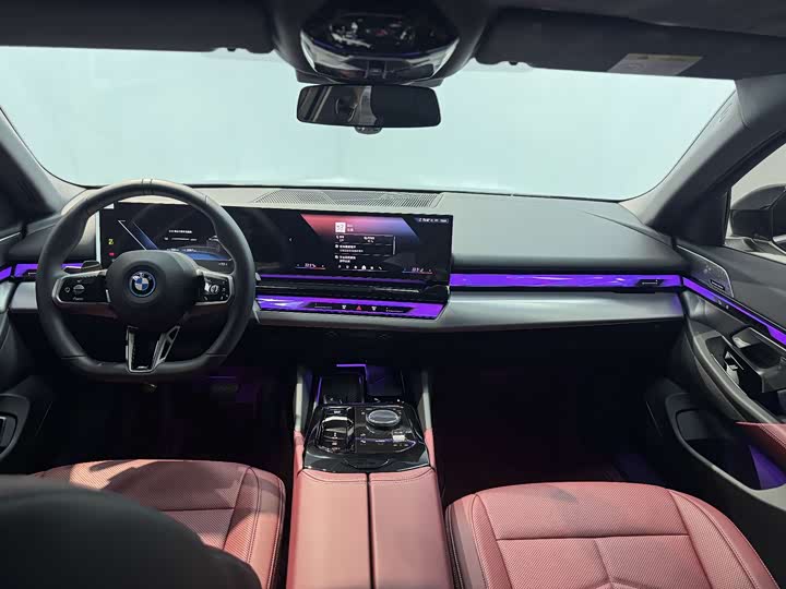 Фото 8 - BMW i5