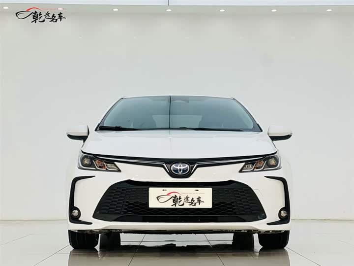 Фото 2 - Toyota Corolla