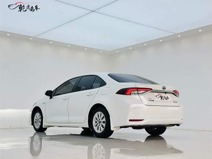 Фото 4 - Toyota Corolla