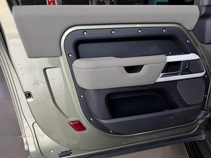 Фото 9 - Land Rover Defender