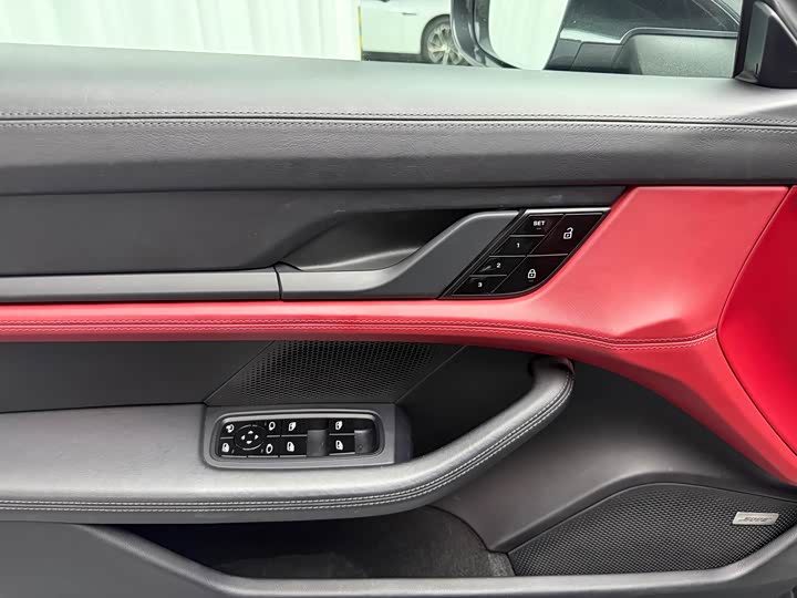 Фото 5 - Porsche Taycan