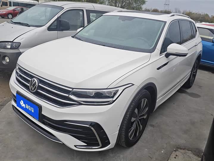 Фото 1 - Volkswagen Tiguan L Pro