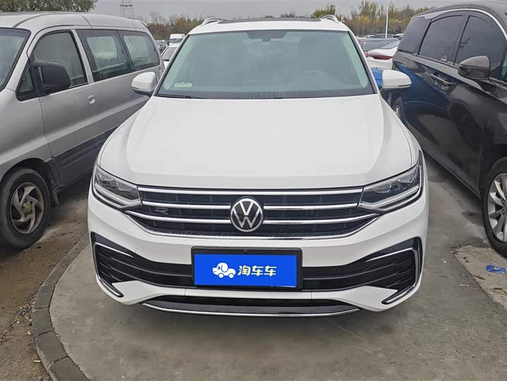 Фото 2 - Volkswagen Tiguan L Pro