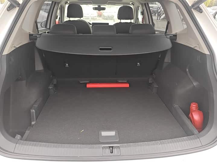 Фото 4 - Volkswagen Tiguan L Pro