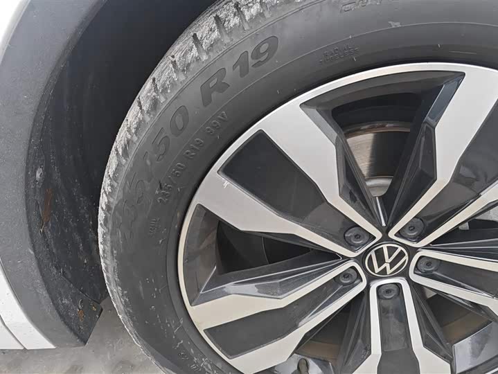 Фото 6 - Volkswagen Tiguan L Pro