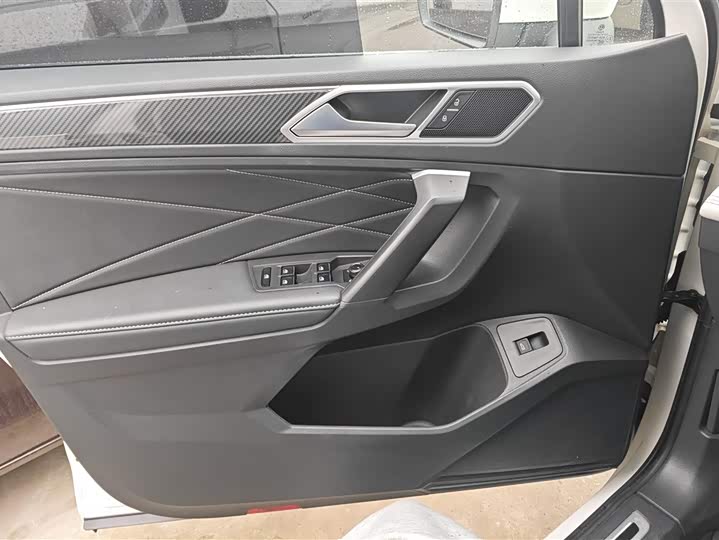 Фото 7 - Volkswagen Tiguan L Pro