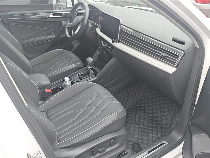 Фото 8 - Volkswagen Tiguan L Pro