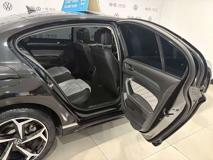 Фото 8 - Volkswagen Magotan