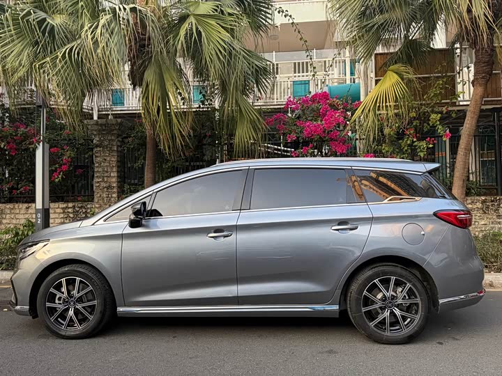 Фото 4 - BYD Song Max Hybrid