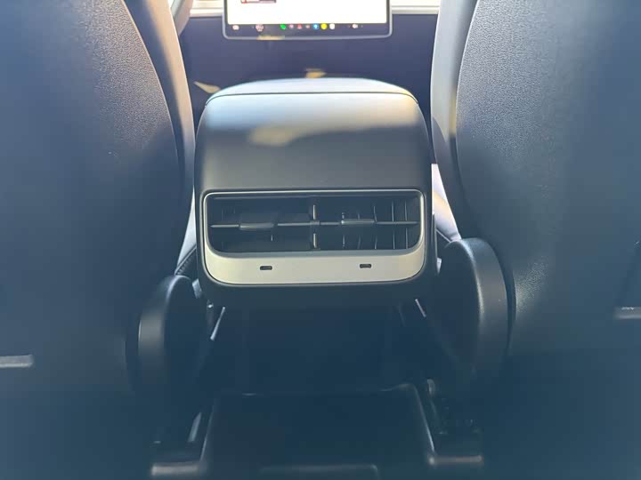 Фото 8 - Tesla Model Y