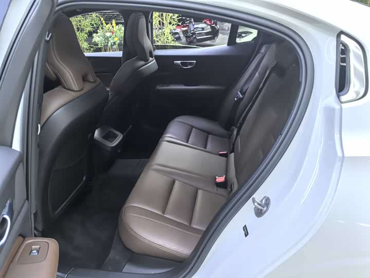Фото 8 - Volvo S60
