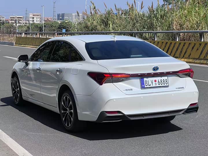 Фото 4 - Toyota Avalon