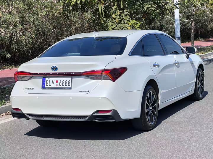 Фото 6 - Toyota Avalon