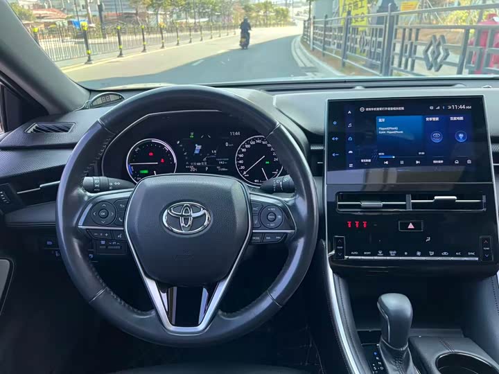 Фото 8 - Toyota Avalon