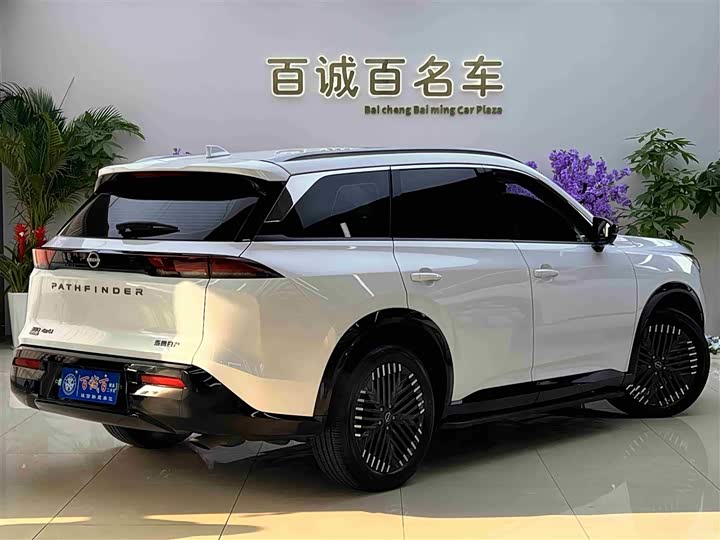 Фото 4 - Nissan Pathfinder