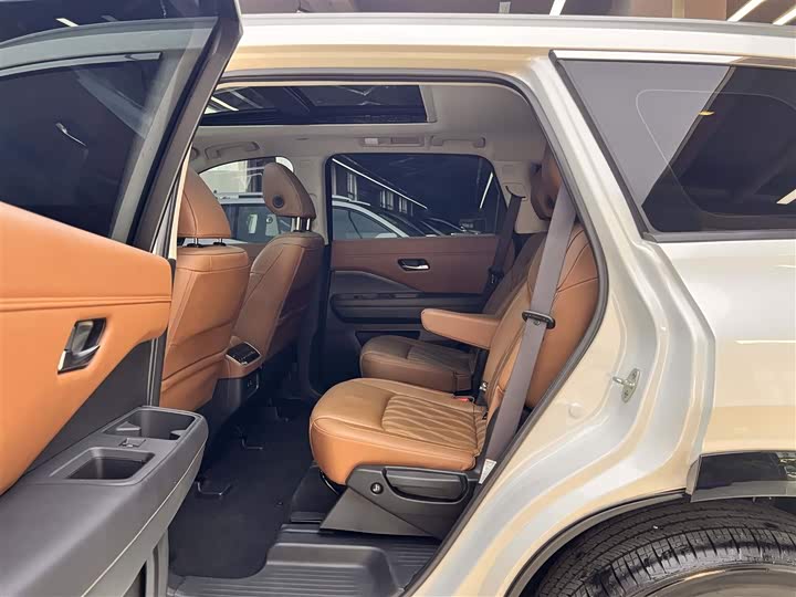 Фото 9 - Nissan Pathfinder