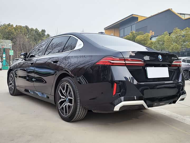 Фото 5 - BMW i5