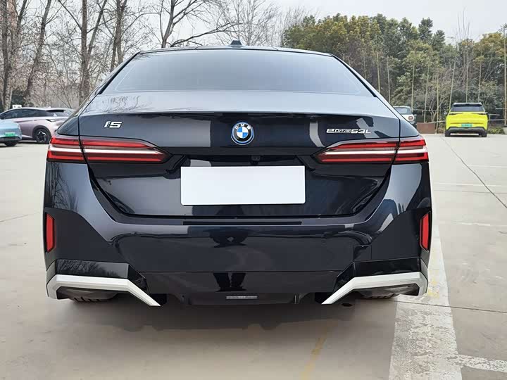 Фото 6 - BMW i5