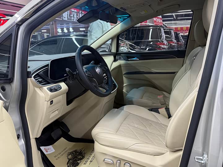 Фото 4 - Buick GL8 ES