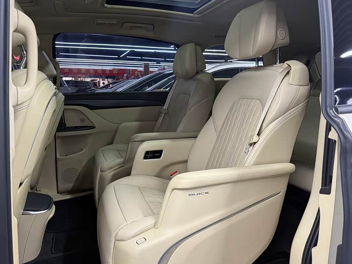 Фото 5 - Buick GL8 ES