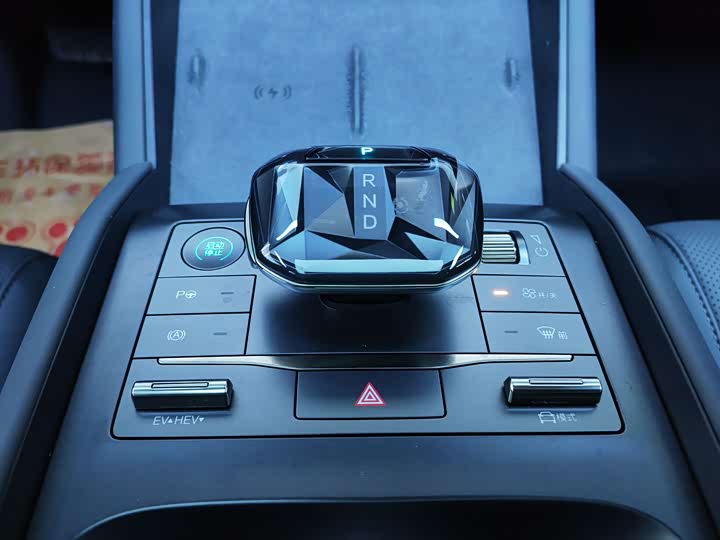 Фото 9 - BYD Qin L