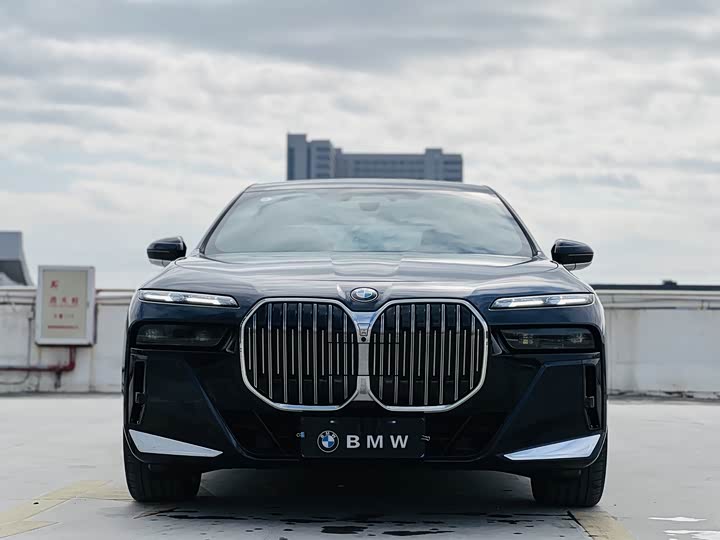 Фото 2 - BMW 7 Series