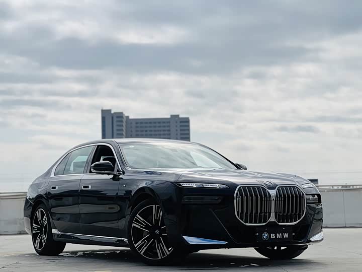 Фото 3 - BMW 7 Series