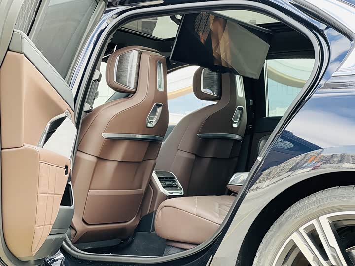 Фото 5 - BMW 7 Series