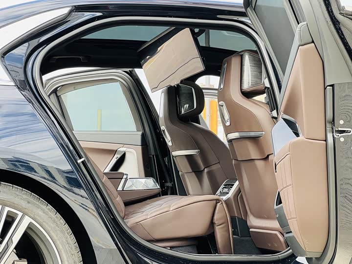 Фото 6 - BMW 7 Series