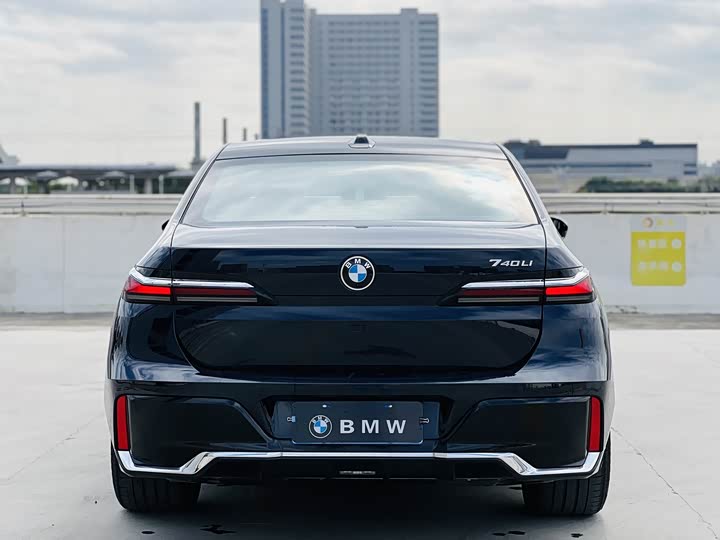 Фото 8 - BMW 7 Series