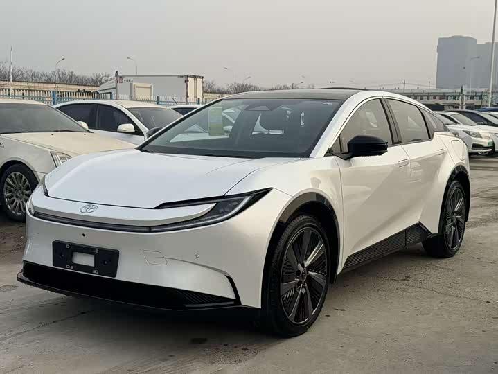 Фото 1 - Toyota bZ5