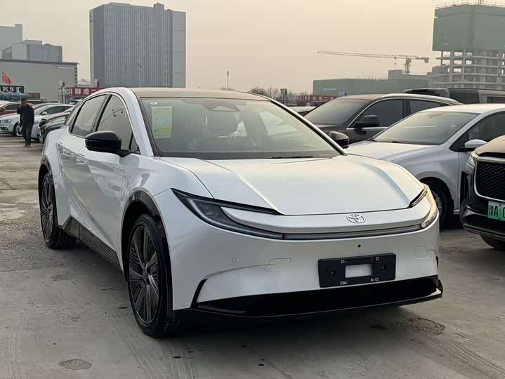 Фото 3 - Toyota bZ5