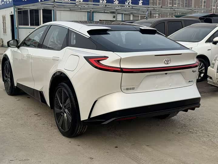 Фото 4 - Toyota bZ5