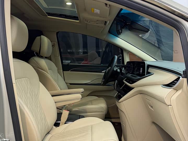 Фото 7 - Buick GL8 ES