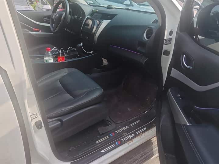 Фото 8 - Nissan Terra