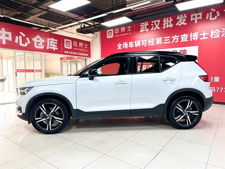 Фото 4 - Volvo XC40