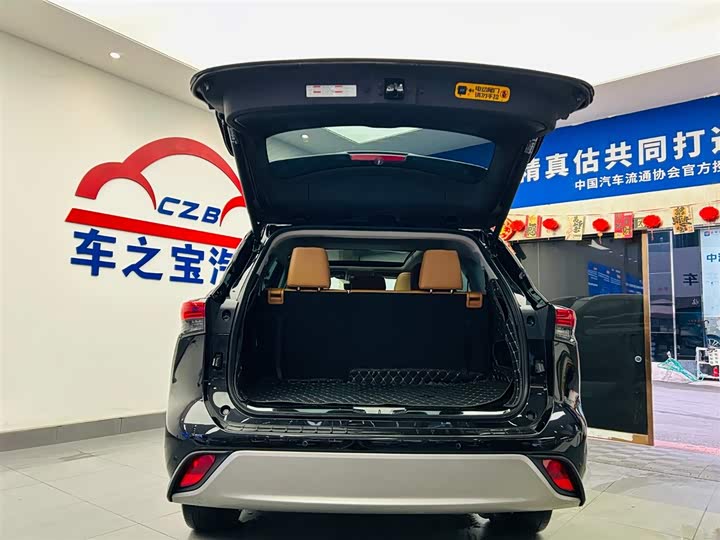 Фото 9 - Toyota Highlander