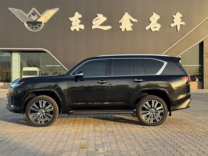 Фото 6 - Lexus LX