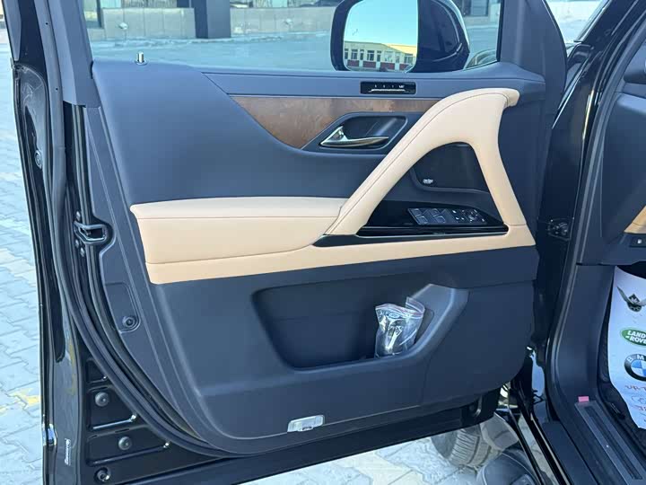 Фото 8 - Lexus LX