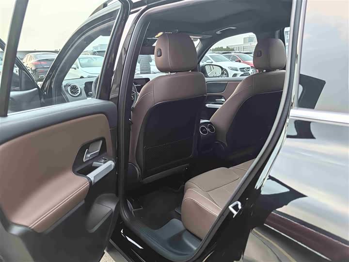 Фото 8 - Mercedes-Benz GLB-Class