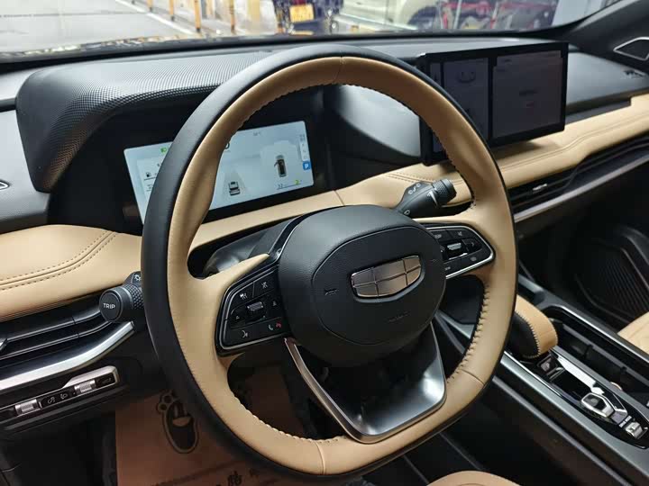 Фото 7 - Geely Okavango L