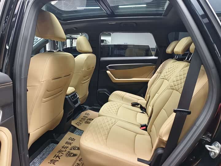 Фото 8 - Geely Okavango L