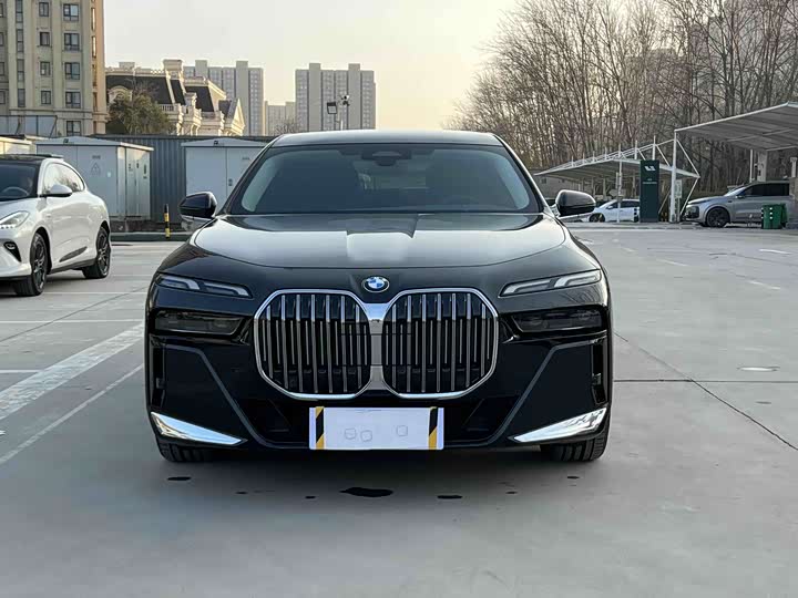 Фото 2 - BMW 7 Series