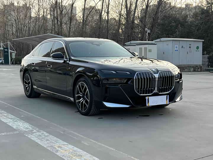 Фото 3 - BMW 7 Series