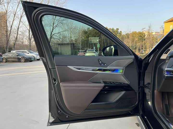 Фото 8 - BMW 7 Series