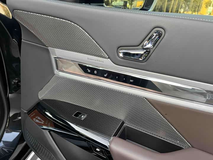 Фото 9 - BMW 7 Series