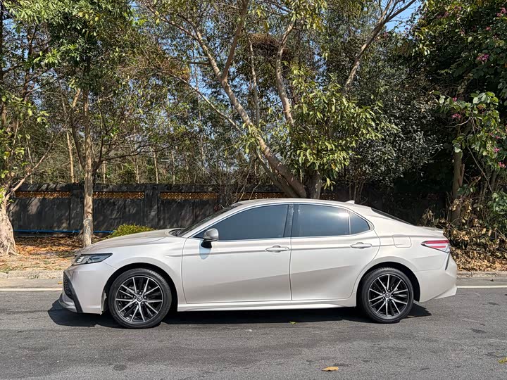 Фото 3 - Toyota Camry