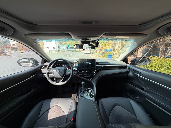 Фото 5 - Toyota Camry