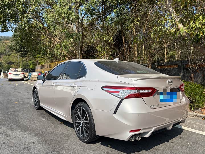 Фото 7 - Toyota Camry